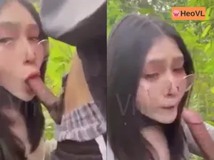 đi dã ngoại tiện trả bài em người yêu ở trong rừng